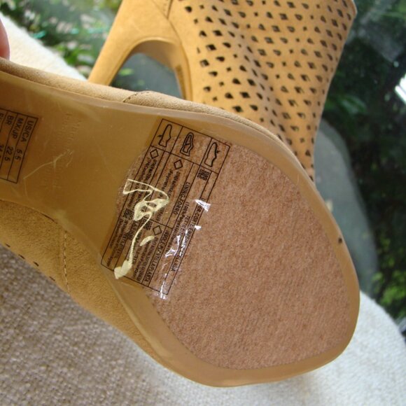 Forever 21 tan suede textile cut-out peep toe slim high heel booties, Sz 5.5 - Picture 10 of 11